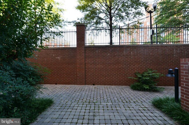Foto del edificio - 1021 N Garfield St