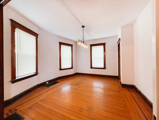 Foto del edificio - 3550 Woodburn Ave