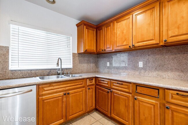 Building Photo - 4 br, 2 bath House - 972 Osage Street