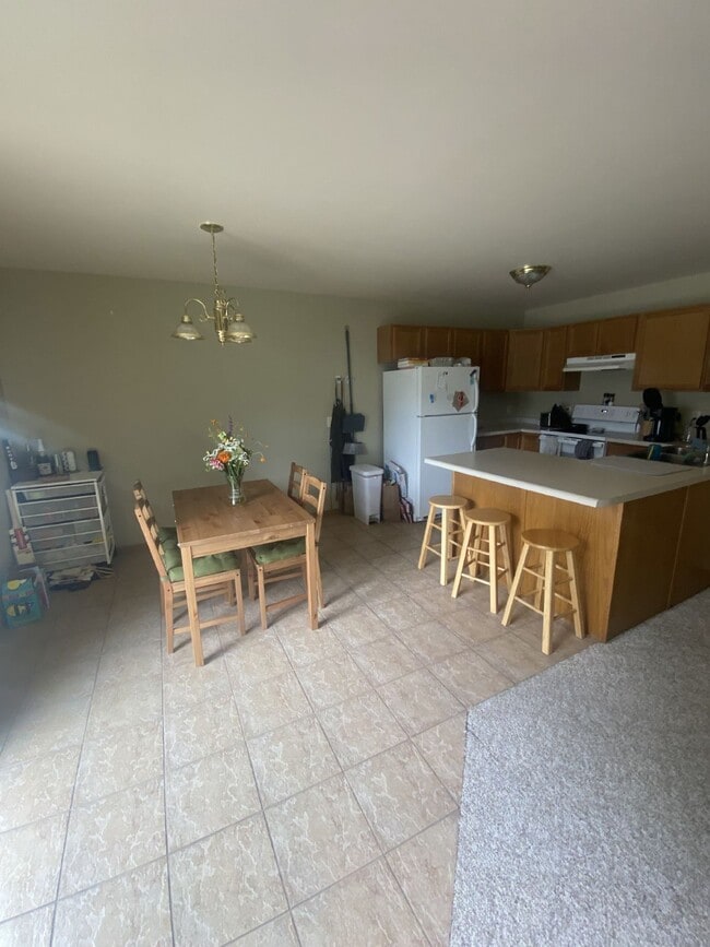 Foto del edificio - 2 bed 1 bath close to UWEC just off Water St. Available June 1st!