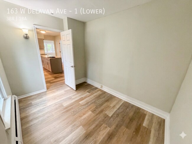 Foto del edificio - 163 W Delavan Ave