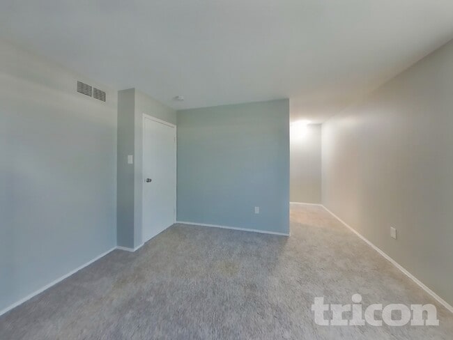 Building Photo - 12345 Bonfire Dr