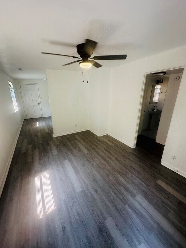 Foto del edificio - 1451 W 21st St