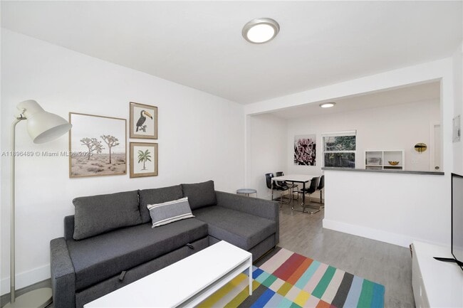 Foto del edificio - 770 NE 123rd St
