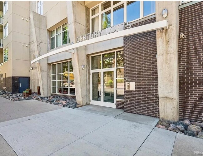 Building Photo - 290 W 12th Ave