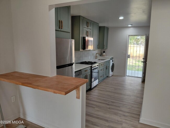 Building Photo - 344 Blossom Ave