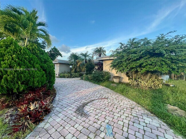 Foto del edificio - 20525 Highland Lakes Blvd