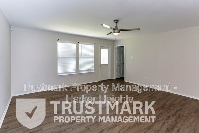 Foto del edificio - 1321 Cozy Creek Dr