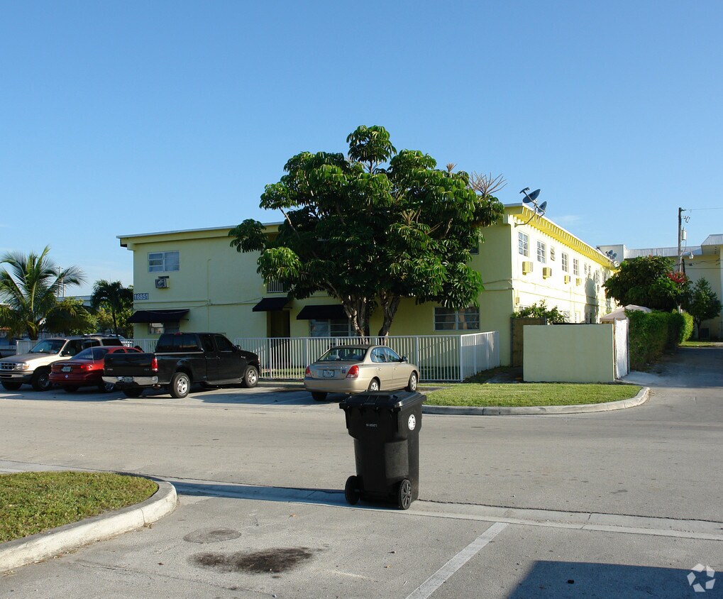 Foto del edificio - 16851 NE 21st Ave