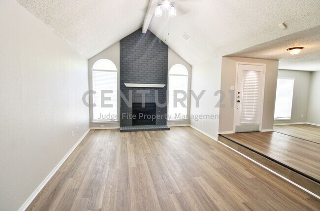 Foto del edificio - Spacious 2-Story 4/2.5/2 in Lancaster For Rent!