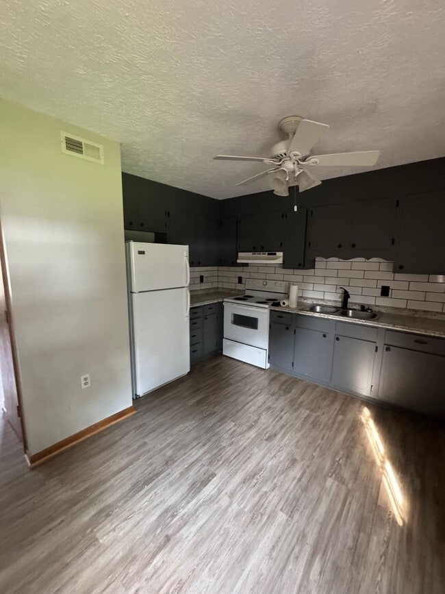Building Photo - 4774 Mayfield Dr