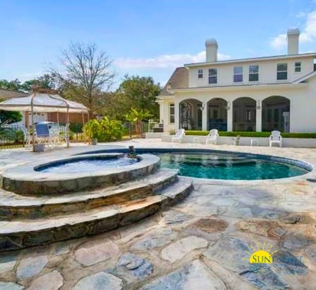 Building Photo - Exquisite Tropical Oasis: Luxury Long-Term...