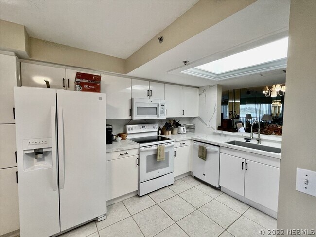 Foto del edificio - 2700 N Peninsula Ave