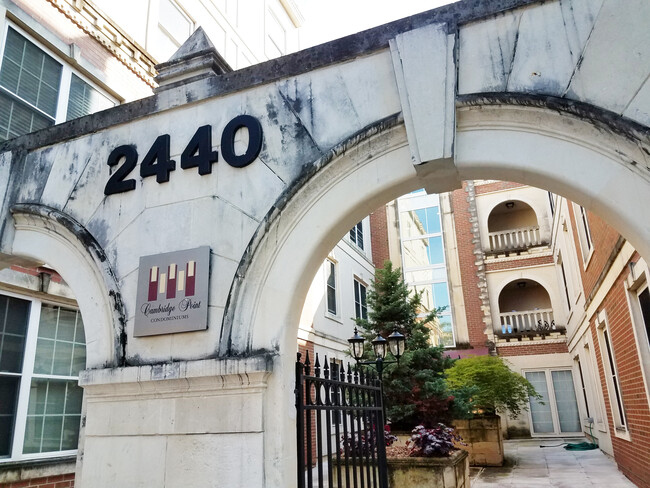 Foto del edificio - 2440 Massachusetts Ave