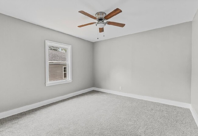 Foto del edificio - Spacious 4 Bed 2 Bath Home