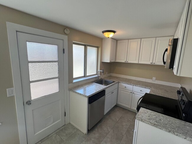Building Photo - Girgis Duplex