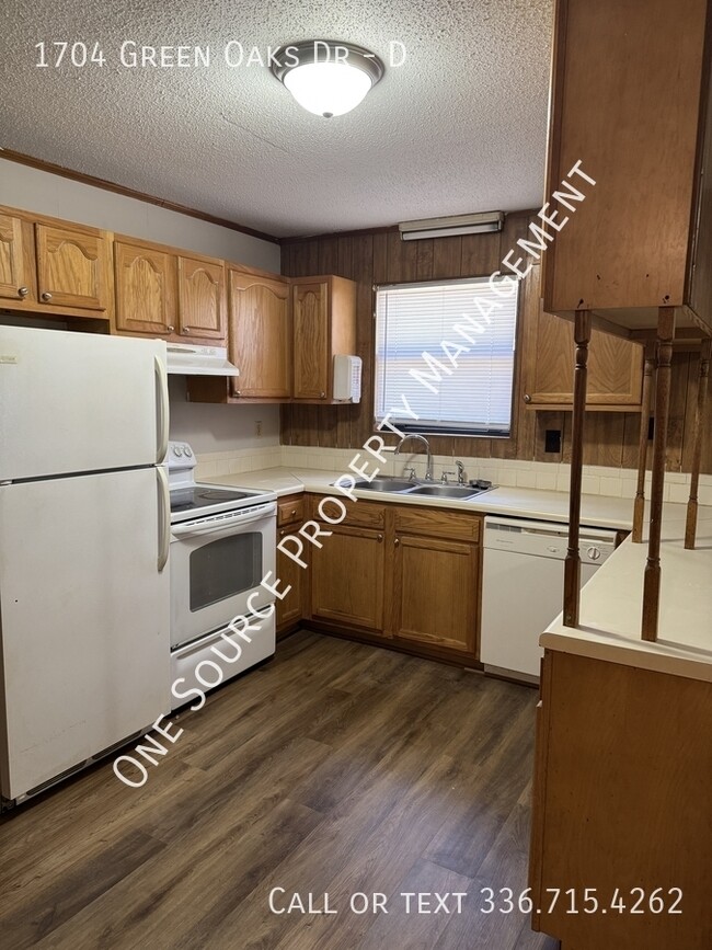 Foto del edificio - 1704 Green Oaks Dr SE