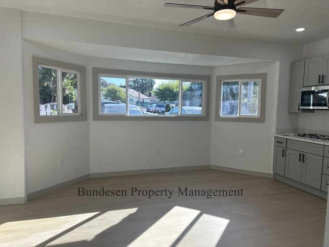 Foto del edificio - 601 Falcon Dr