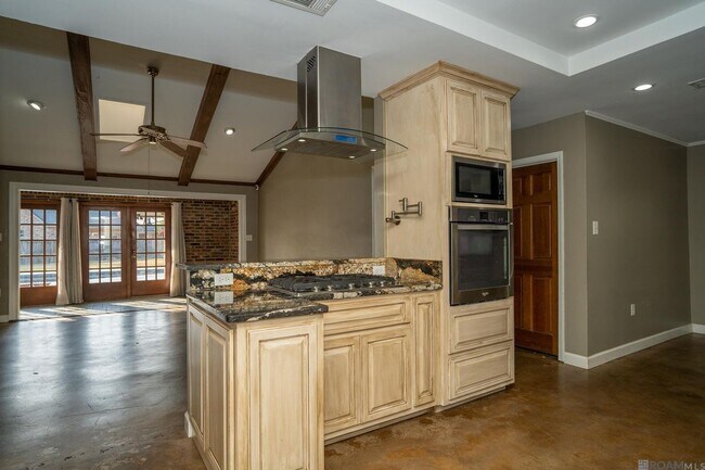 Building Photo - 3736 Sessions Dr