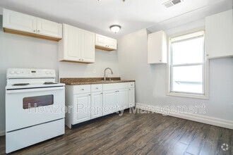 Building Photo - 458 Weir St
