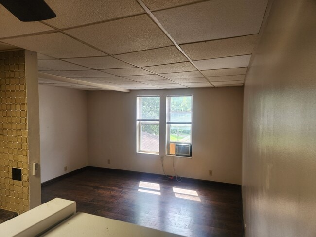 Day/bedroom from kitchen - 1942 Summit St