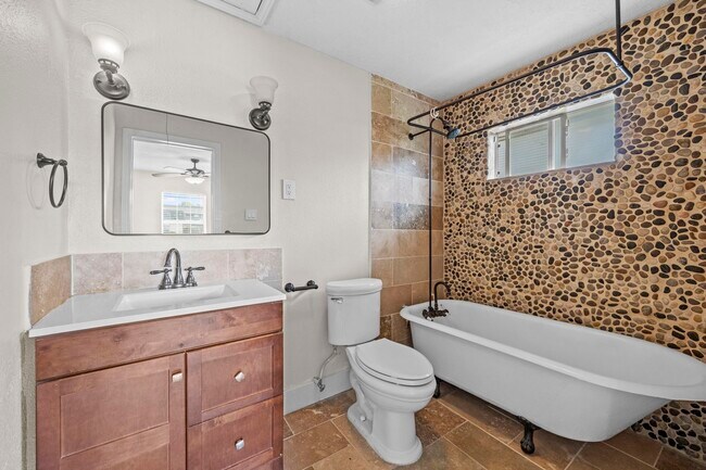 Building Photo - 2821 Holman St