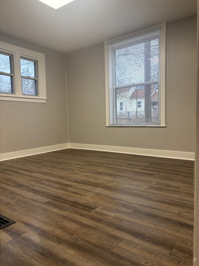 Building Photo - 1022 3rd St NW