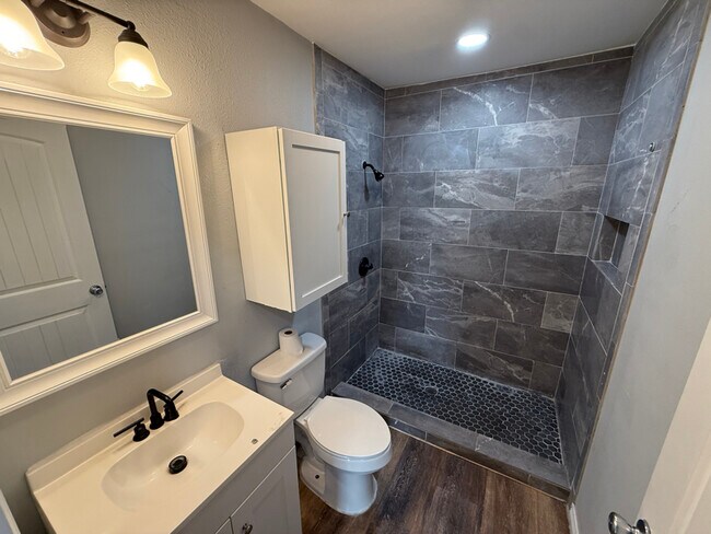 Foto del edificio - 411 W A Ave