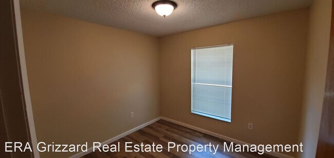 Building Photo - 3 br, 1.5 bath House - 1175 Elm Ct.