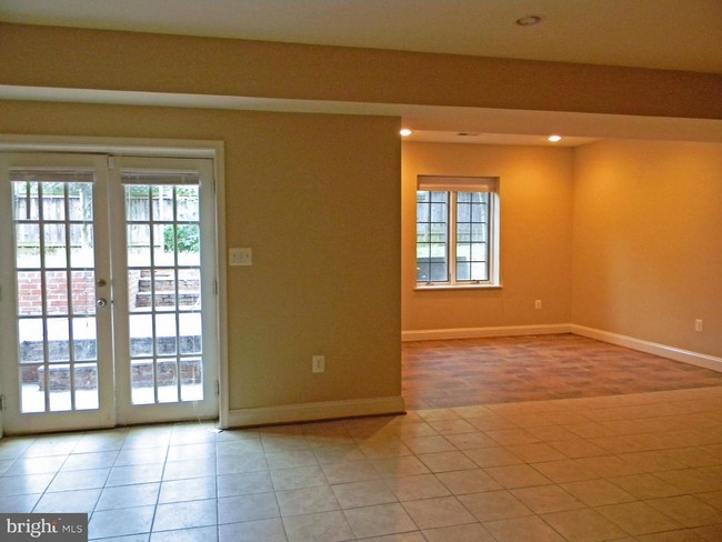 Building Photo - 3114 N Pershing Dr