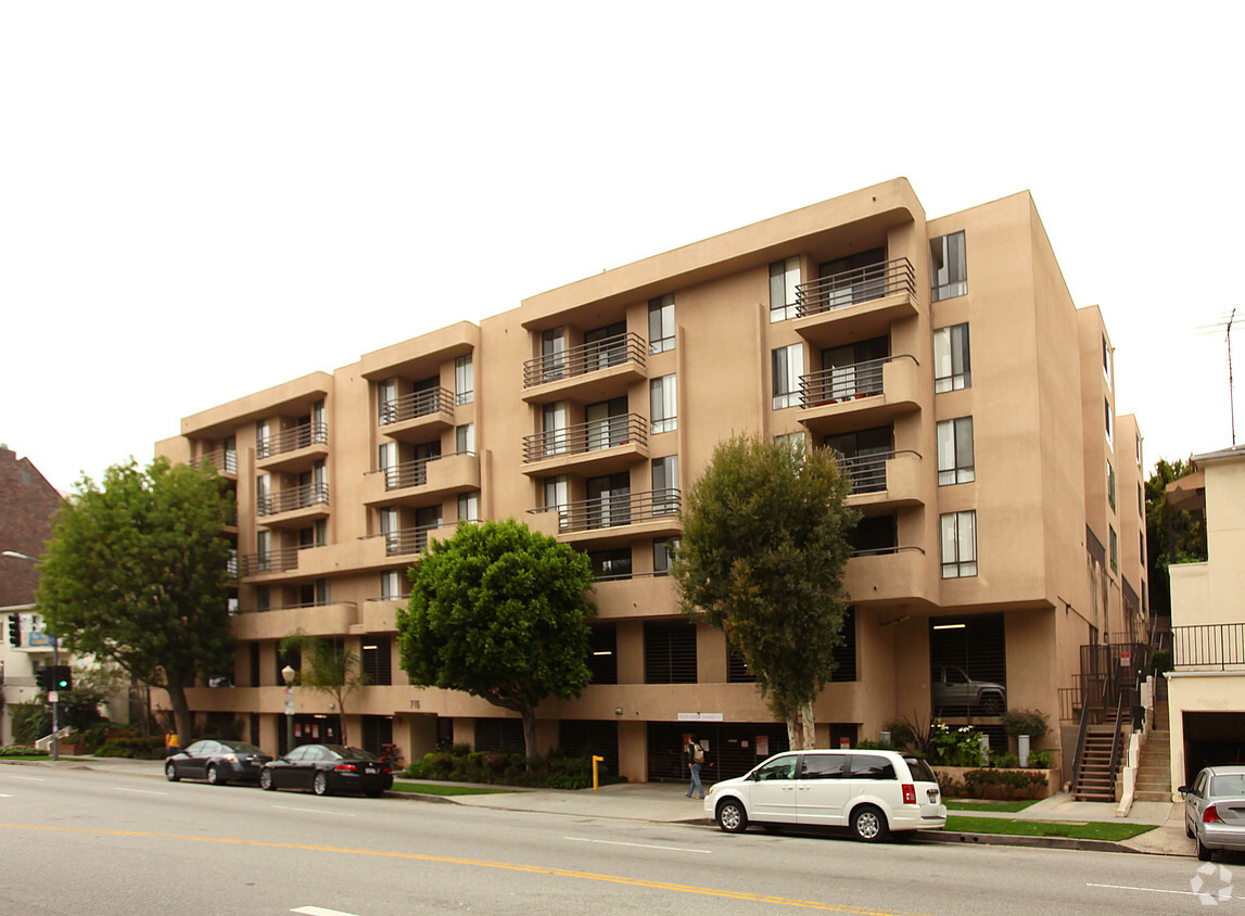 Building Photo - Gayley Court