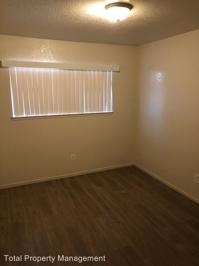 Building Photo - 2 br, 1 bath House - 3532 S. Woodland St.