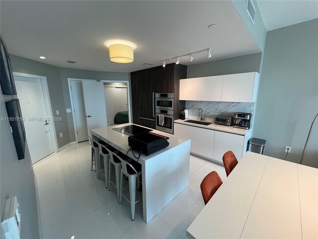 Foto del edificio - 851 NE 1st Ave