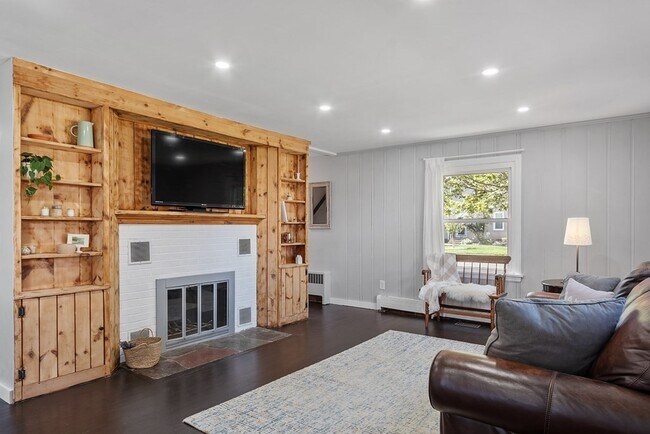 Building Photo - 14 Ruggles St