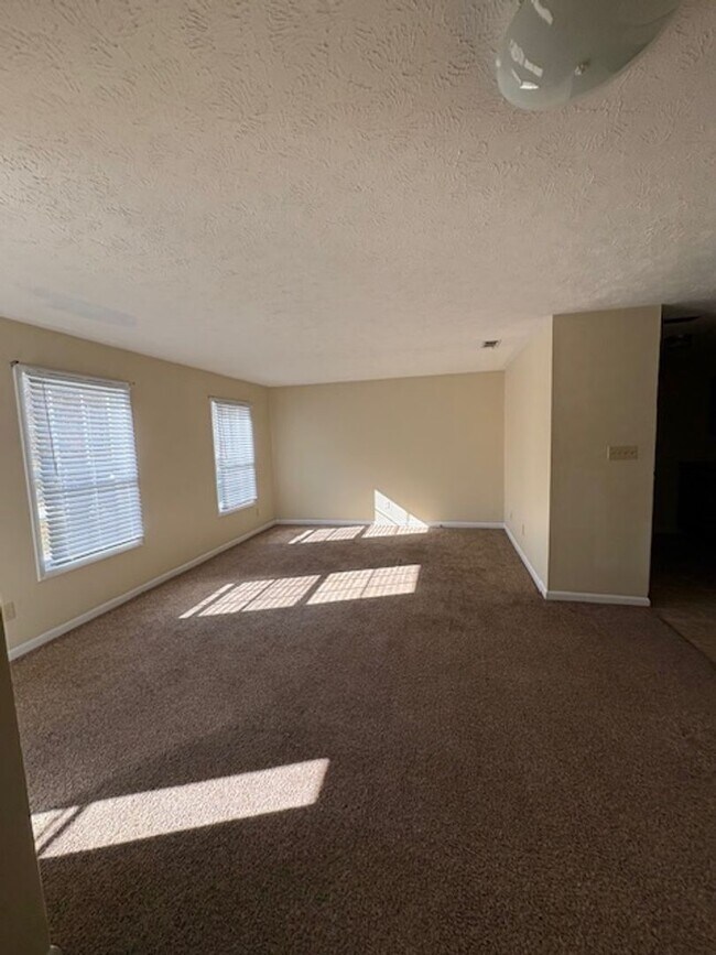 Foto del edificio - 3820 John Marshall Rd