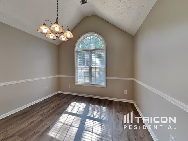 Foto del edificio - 1512 Riverglen Dr