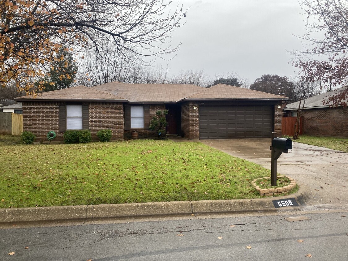 Primary Photo - Immaculate 3-bedroom, 2-bathroom single fa...