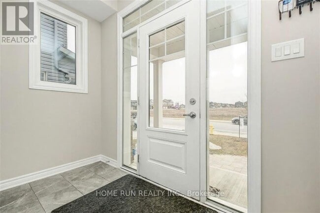 Building Photo - 974 Kilbirnie Dr
