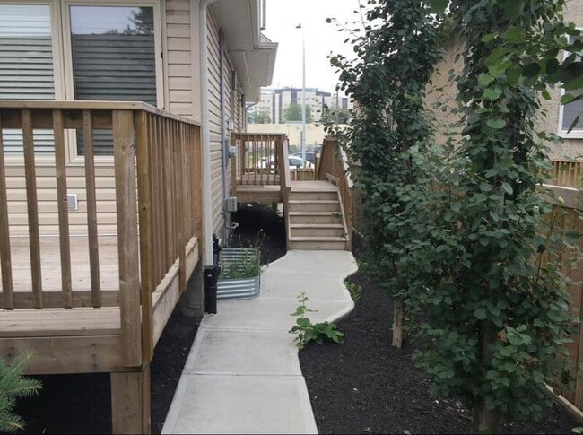 Building Photo - 9648-9106 106 Ave NW