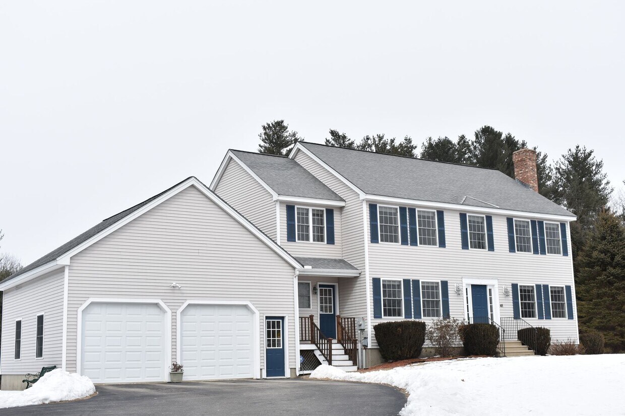 Primary Photo - 4 Bed, 2.5 Bath House