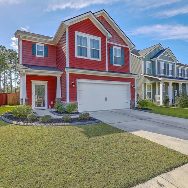 Building Photo - Located in The Oaks at Cane Bay.