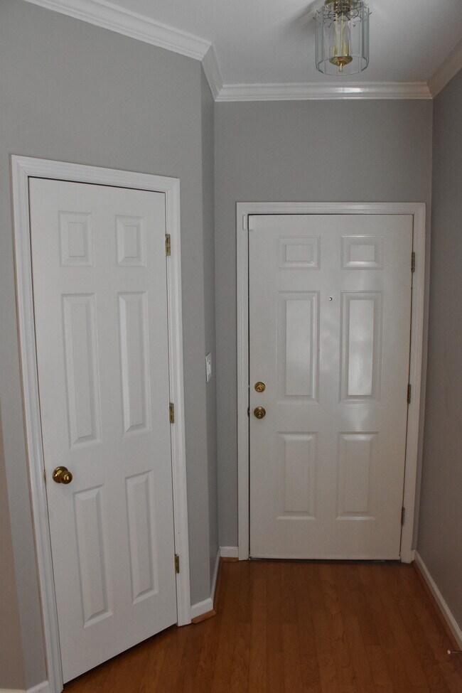 Building Photo - 732 Rockford Cir