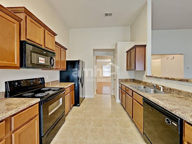 Building Photo - 975 Donington Cir