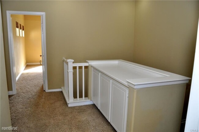 Building Photo - 2 br, 3 bath Condo - 9 Strawflower St