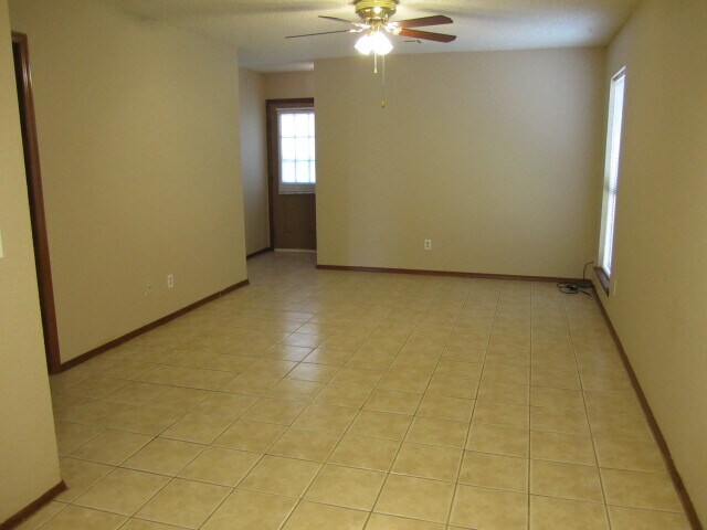 Foto del edificio - 802 Swan Lake Rd