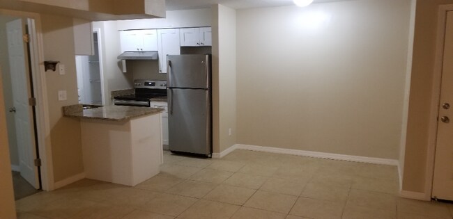 Building Photo - 534 Golden Raintree Pl