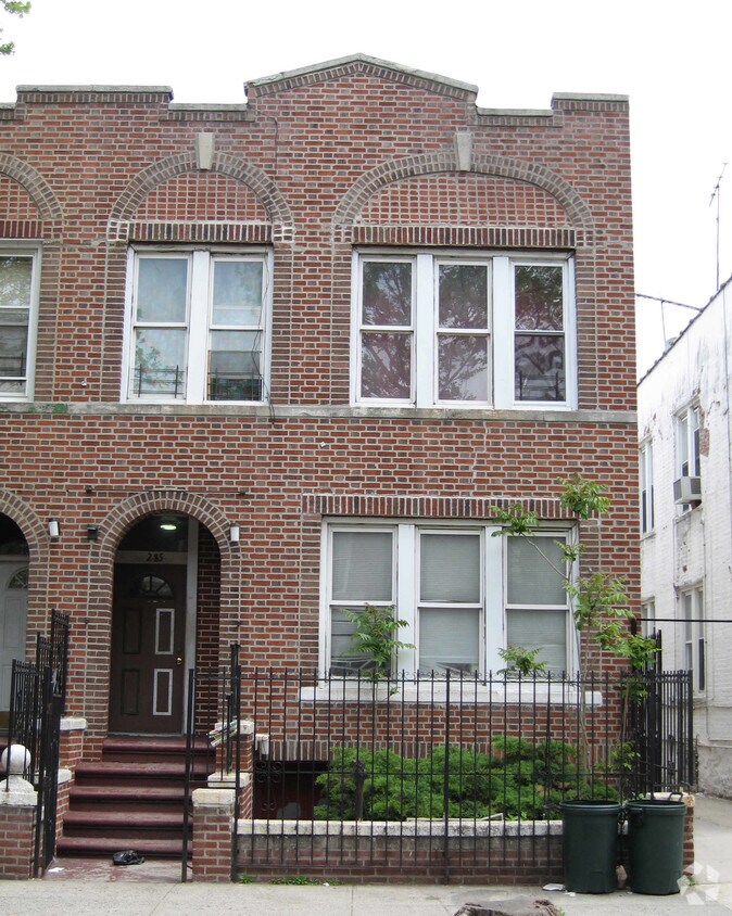 Primary Photo - 285 E 95th St