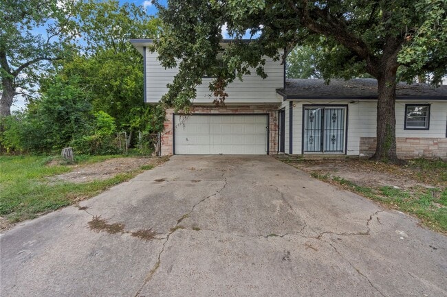 Building Photo - For Rent: Spacious 4-Bedroom Family Home