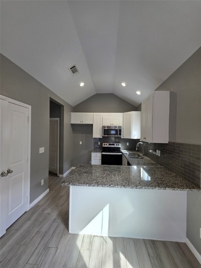 Building Photo - 825 Omeara