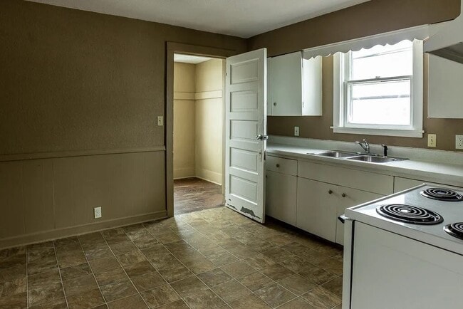 Kitchen - 232 E 13th St